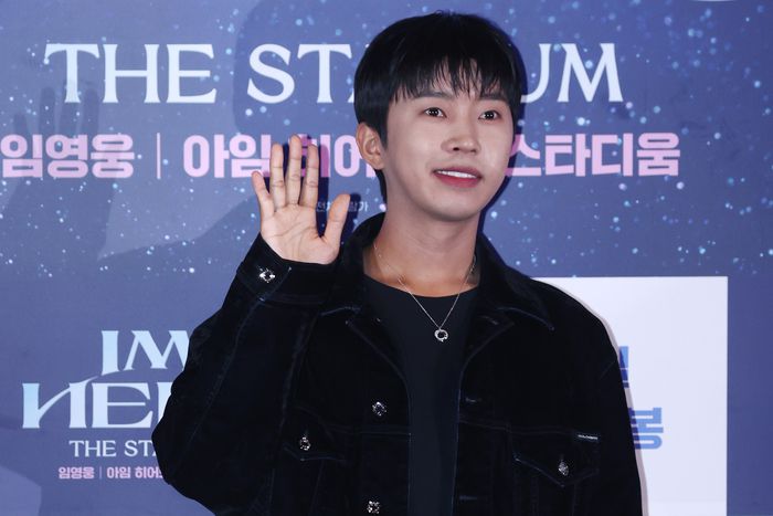 가수 임영웅이 22일 오후 서울 용산구 CGV용산아이파크몰에서 열린 영화 ‘임영웅 | 아임 히어로 더 스타디움’ 언론시사회 및 무대인사에서 포즈를 취하고 있다. 사진 | 연합뉴스