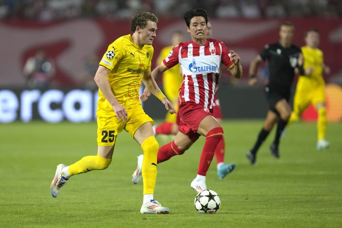 보되/글림트의 공격을 저지하는 설영우. 사진 | 베오그라드=AP연합뉴스