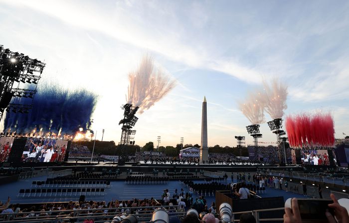 28일(현지시간) 프랑스 파리 콩코르드 광장에서 열린 2024 파리 패럴림픽 개회식에서 축포가 터지고 있다. 사진 | 대한장애인체육회