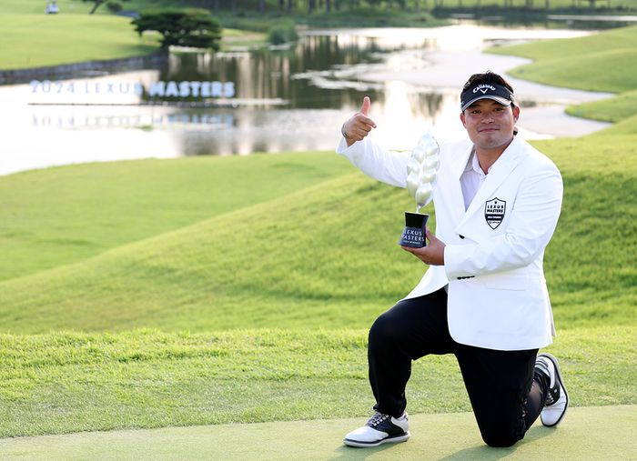 ‘불곰’ 이승택이 1일 경남 양산시 에이원CC에서 열린 KPGA 투어 ‘렉서스 마스터즈’ 4라운드 최종 우승을 차지했다. 사진 | KPGA