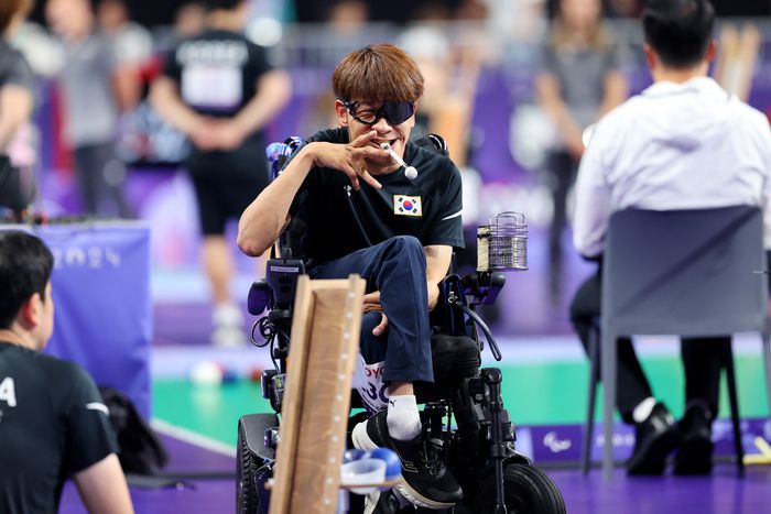 보치아 대표팀 정호원이 1일(한국시간) 프랑스 파리 수드 파리 아레나1에서 열린 2024 파리 패럴림픽 보치아 남자 개인전(BC3 등급) 준결승에서 승리하며 결승 진출에 성공했다. 사진 | 대한장애인체육회