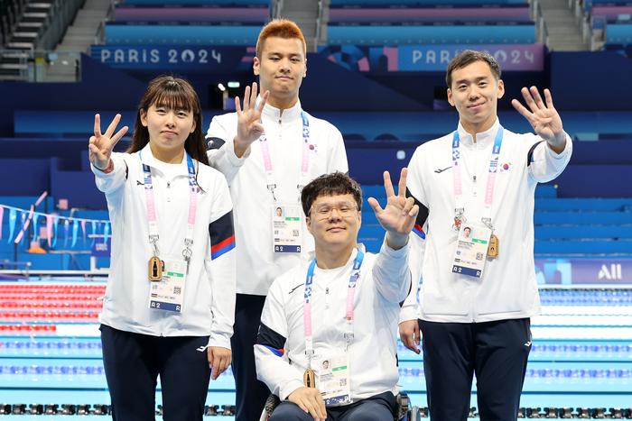 2024 파리 패럴림픽 수영 대표팀 강정은, 이인국, 조원상, 조기성(왼쪽부터 시계방향). 사진 | 대한장애인체육회