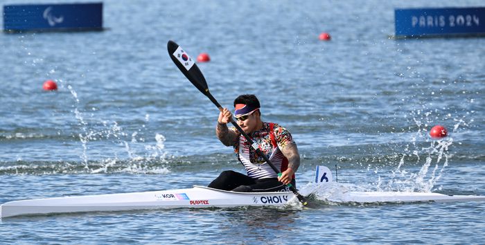 카누 대표팀 최용범이 6일(한국시간) 프랑스 베르 쉬르 마론의 스타드 노티크에서 열린 2024 파리 패럴림픽 카누(스포츠 등급 KL3) 남자 카약 200m 예선에서 42초42의 기록으로 결승선을 통과해 4위에 올랐다. 사진 | 대한장애인체육회