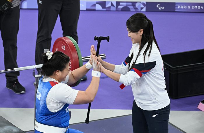 역도 대표팀 김형희가 6일(현지시간) 프랑스 파리 포르트 드 라 샤펠 아레나에서 열린 2024 파리 패럴림픽 역도 여자 67㎏급에서 9위에 자리했다. 사진 | 대한장애인체육회