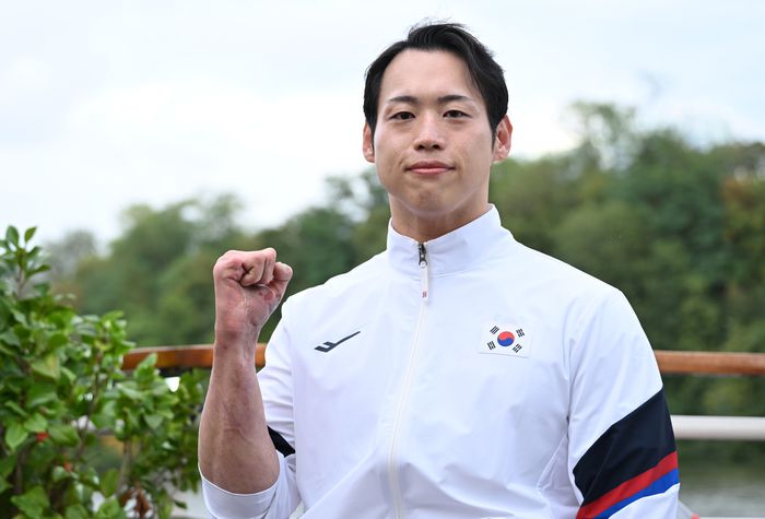 국제패럴림픽위원회(IPC) 선수위원에 당선된 원유민이 8일(한국시간) 프랑스 파리에서 열린 한국 선수단의 밤 행사에 참석해 인터뷰를 진행했다. 사진 | 대한장애인체육회