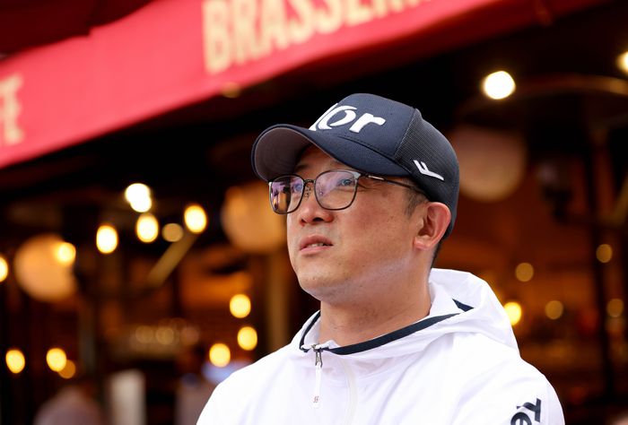 2024 파리 패럴림픽 사격 2관왕 박진호가 8일(한국시간) 프랑스 파리 에펠탑 인근에서 인터뷰를 진행하고 있다. 사진 | 대한장애인체육회