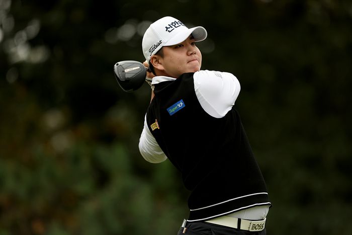 장유빈이 4일 열린 현대해상 최경주 인비테이셔널 2라운드 17번홀 티샷을 하고 있다. 사진 | KPGA