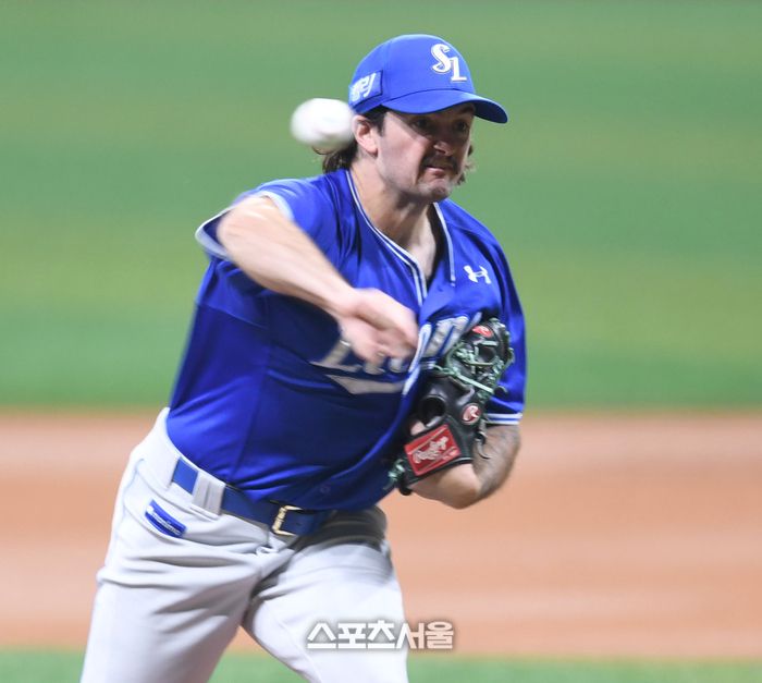 삼성 선발투수 코너가 고척스카이돔에서 열린 2024 KBO리그 정규시즌 키움전에서 힘차게 공을 던지고 있다. 고척 | 최승섭기자 thunder@sportsseoul.com