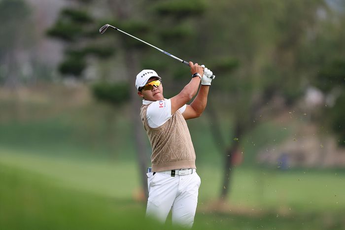 김홍택이 27일 제네시스 챔피언십 최종라운드에서 아이언 샷하고 있다.  사진 | KPGA