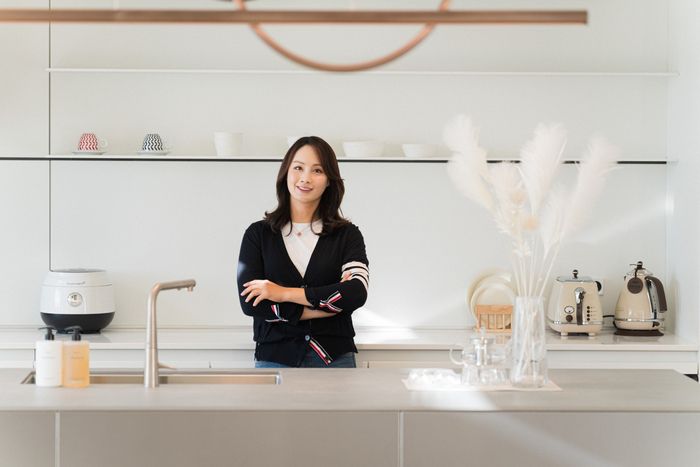 두산건설이 시공한 ‘보타니끄 논현’에서 화보 촬영을 한 박결. 사진 | 두산건설