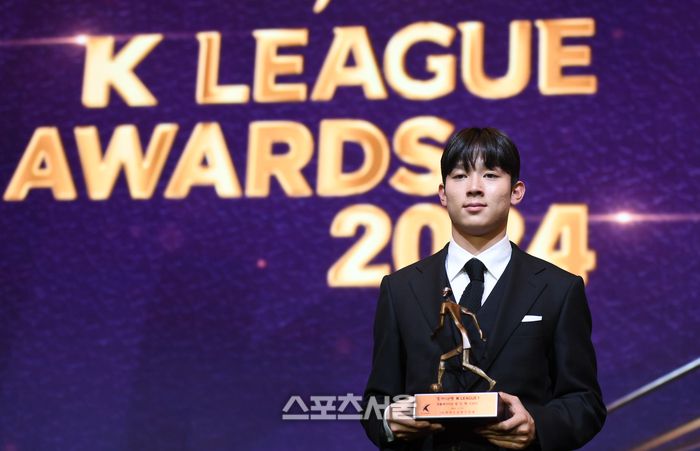 K리그1 영플레이어상을 수상한 강원FC 양민혁.