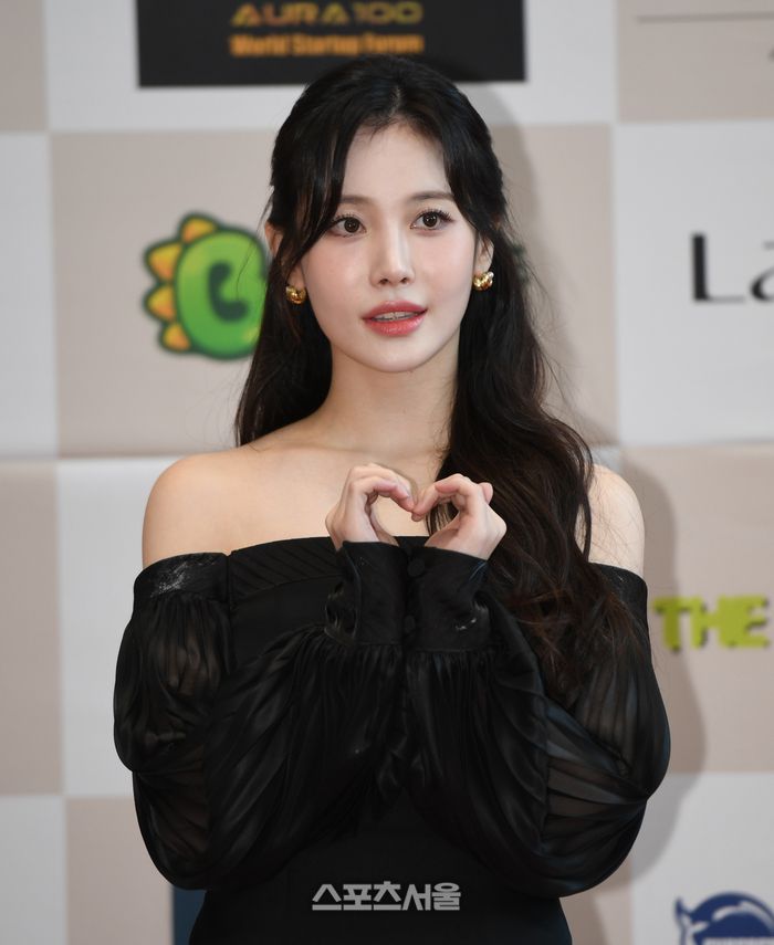 김아영 (걸스데이 유라)이 18일 서울 강남 건설회관에서 열린 제44회 황금 촬영상 시상식 레드카펫에서 포즈를 취하고 있다.2024. 11. 18.최승섭기자 thunder@sportsseoul.com