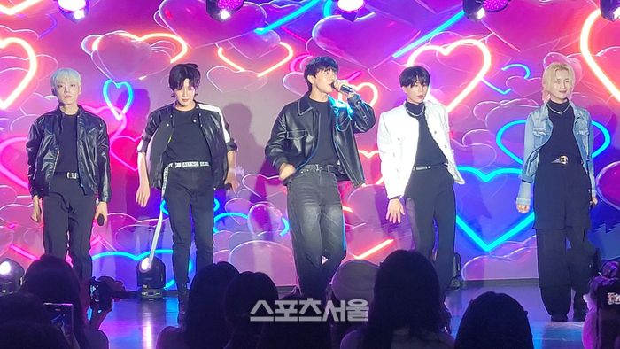 그룹 VVS 쇼케이스 모습. 사진ㅣ임재청 기자