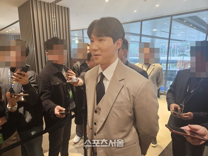 SSG 박성한이 13일 서울 삼성동 코엑스 오디토리움에서 열리는 2024 KBO 골든글러브 시상식에 앞서 인터뷰에 응했다. 코엑스 | 김동영 기자 raining99@sportsseoul.com