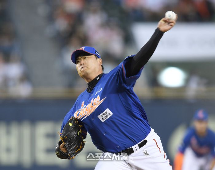 한화 선발투수 류현진이 잠실야구장에서 열린 2024 KBO리그 LG와 경기에서 역투하고 있다. 잠실 | 최승섭기자 thunder@sportsseoul.com