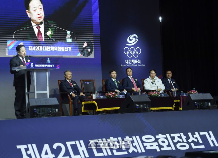 김용주 후보가 14일 서울 송파구 올림픽공원 올림픽홀에서 열리는 제42대 대한체육회장 선거에 앞서 소견발표를 하고 있다. 올림픽공원 | 최승섭기자 thunder@sportsseoul.com