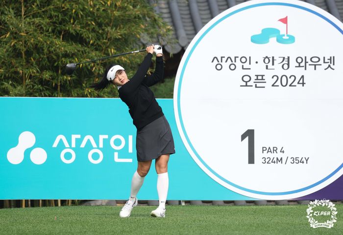 손예빈이 경기 이천에 위치한 사우스스프링스CC에서 열린 ‘상상인 한경 와우넷 2024’ 1라운드 10번 홀에서 티샷하고 있다. 사진 | KLPGA