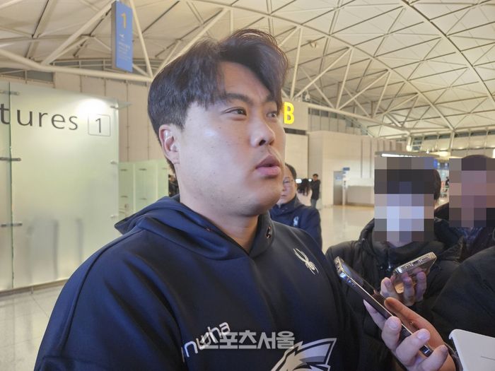 한화 류현진이 22일 인천국제공항에서 2025 호주 스프링캠프 출국에 앞서 인터뷰에 응했다. 인천국제공항 | 김동영 기자 raining99@sportsseoul.com