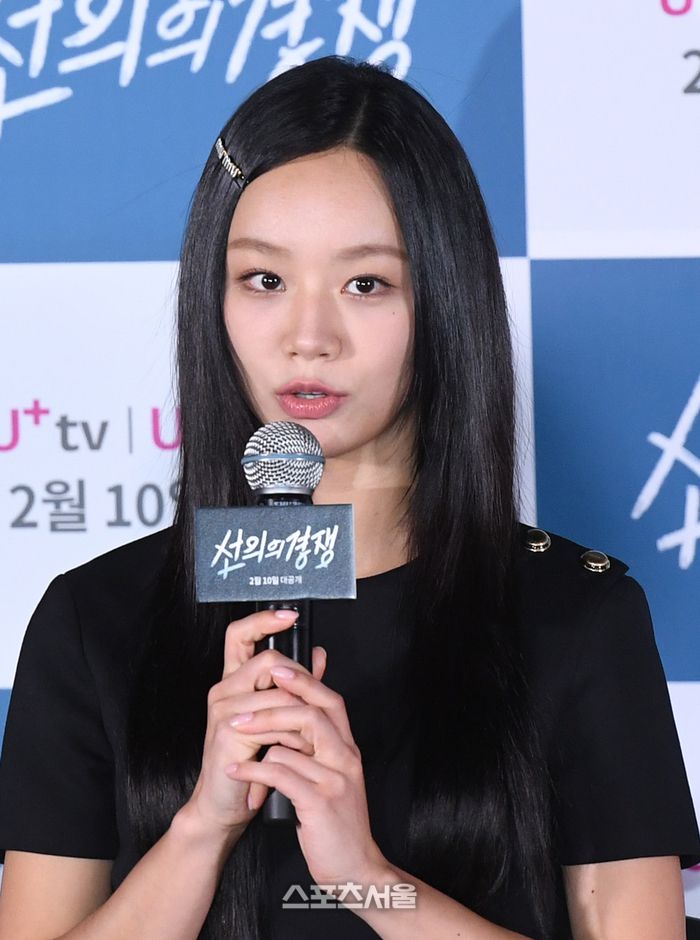 이혜리, “동성 키스신 큰 걱정 없었어요!”배우 이혜리가 6일 용산구 아이파크몰 CGV에서 진행된 STUDIO X+U ‘선의의 경쟁’ 제작발표회에서 취재진의 질문에 답을 하고 있다.  2025. 2. 6. 박진업 기자 upandup@sportsseoul.com