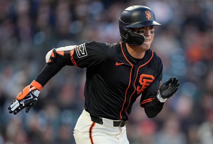 샌프란시스코 이정후가 안타를 뽑아낸 뒤 전력질주하고 있다. 사진 | AFP 연합뉴스