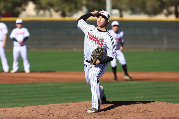 LG 루키 추세현이 6일(한국시간) 미국 애리조나 스프링캠프에서 불펜피칭을 하고 있다. 사진 | LG 트윈스