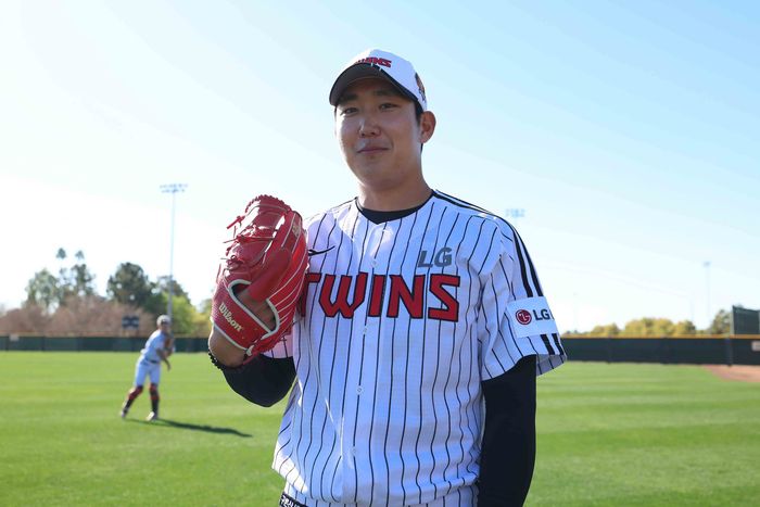 LG 손주영이 2025 미국 애리조나 스프링캠프에서 포즈를 취했다. 사진 | LG 트윈스