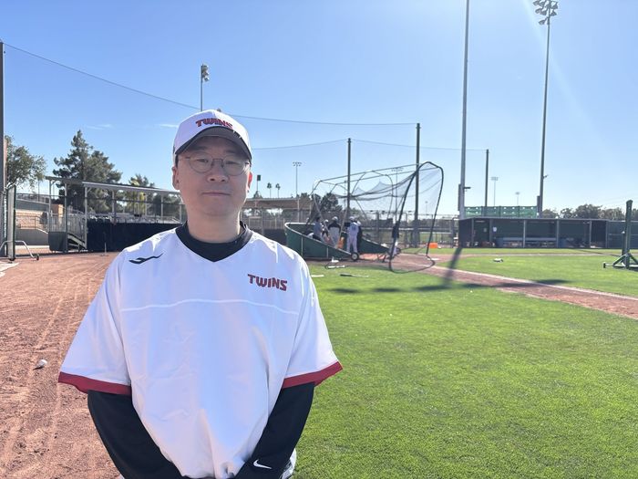 LG 팀 닥터 금정섭 세종스포츠정형외과 원장이 미국 애리조나 스프링캠프지를 방문해 선수단 진료를 진행했다. 사진 | LG 트윈스