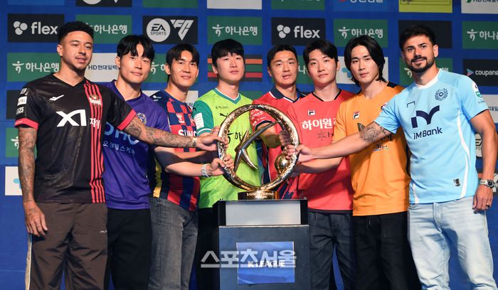 린가드, 이창용, 이용, 이창근, 김민덕, 김동현, 김주공, 세징야(왼쪽부터)가 13일 서울 홍은동 스위스 그랜드 호텔에서 열린 K리그 1 2025 개막 미디어데이에서 포즈를 취하고 있다. 2025. 2. 13.최승섭기자 thunder@sportsseoul.com