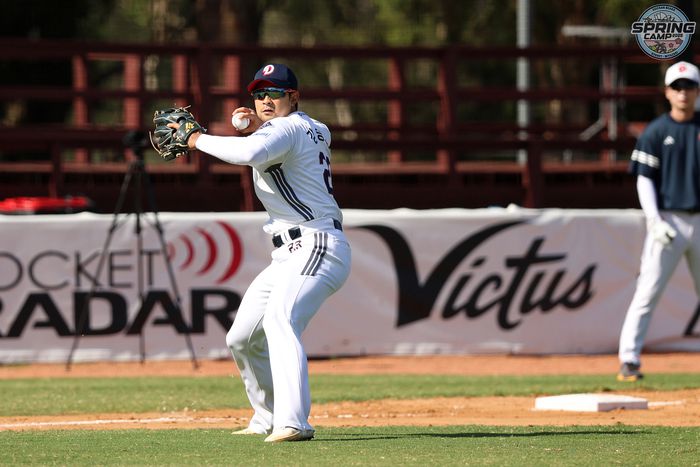 두산 내야수 강승호가 호주 시드니 스프링캠프에서 훈련을 하고 있다. 사진 | 두산 베어스