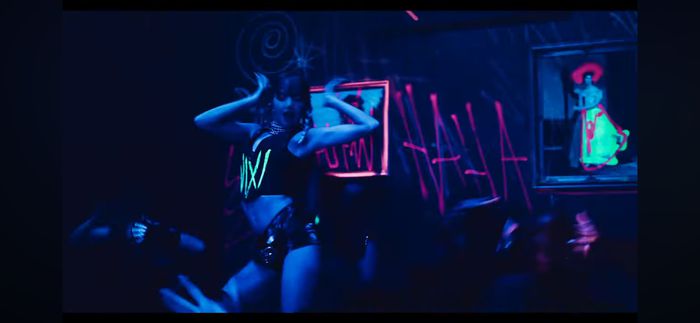 리사.  FXCK UP THE WORLD(퍽 업 더 월드, FUTW) 뮤직비디오 캡쳐