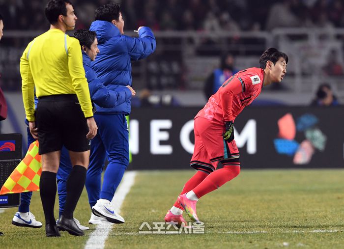 대한민국 축구대표팀 이강인이 20일 고양종합운동장에서 열린 2026 북중미 월드컵 아시아지역 최종 예선 오만과의 경기 전반전 백승호의 부상으로 교체 투입되고 있다. 2025. 3. 20. 고양 | 박진업 기자 upandup@sportsseoul.com