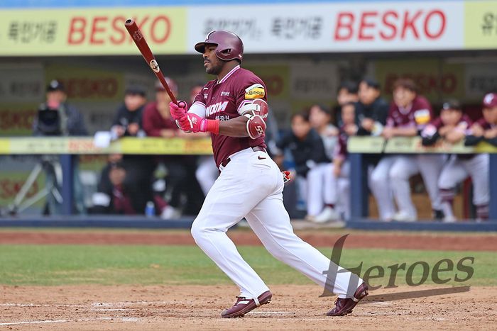 키움 푸이그가 23일 대구삼성라이온즈파크에서 열린 2025 KBO리그 정규시즌 삼성전에서 안타를 때리고 있다. 사진 | 키움 히어로즈