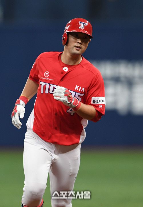 프로야구선수 출신 서동욱이 지난 25일 야구 상식 에세이 ‘야구는 눈치게임’을 출간했다. 사진 | 박진업기자 upandup@sportsseoul.com