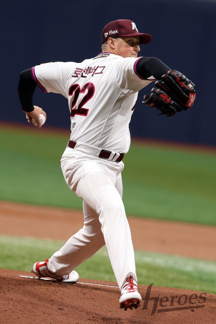 키움 로젠버그가 28일 고척스카이돔에서 열린 2025 KBO리그 SSG전에 선발 등판해 역투하고 있다. 사진 | 키움 히어로즈