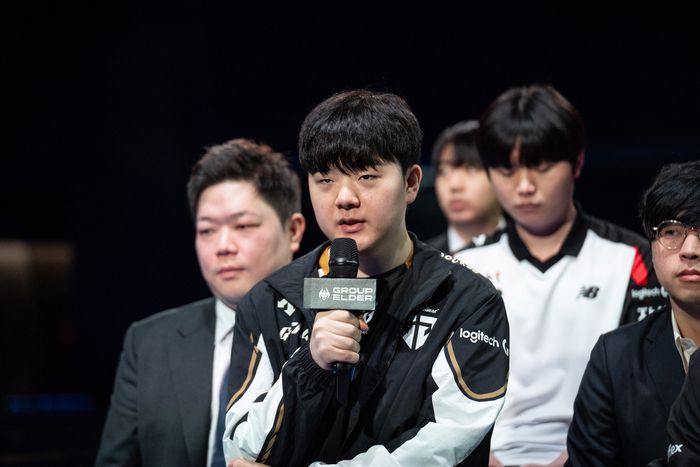 2025 LCK컵 미디어데이 행사에 참가한 ‘캐니언’ 김건부가 취재진 질문에 답하고 있다. 사진 | LCK