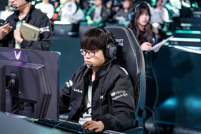 ‘시우’ 전시우는 6일 서울 종로구 롤 파크에서 열린 2025 LCK 정규시즌 KT전에서 제이스, 아트록스 등을 플레이하며 활약했다. 사진 | 라이엇 게임즈