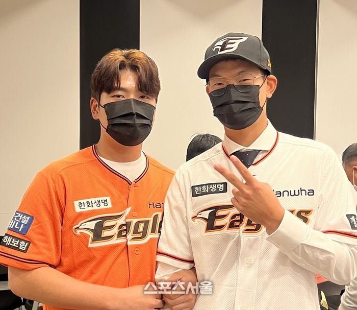 신인 드래프트 지명 당시 김서현(우)과 김지현(좌). 사진 | 스포츠서울 DB