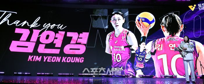 여자부 정규리그 MVP를 차지한 흥국생명 김연경이 14일 서울 서대문구 스위스 그랜드 호텔에서 열린 2024~2025 V-리그 시상식에서 소감을 밝히고 있다. 2025. 4. 14.최승섭기자 thunder@sportsseoul.com