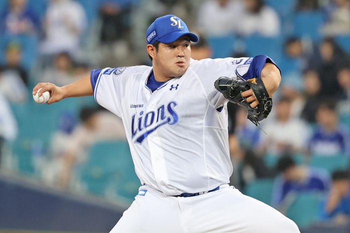 삼성 김대호가 대구삼성라이온즈파크에서 열린 2025 KBO리그 NC전에 선발 등판해 힘차게 공을 던지고 있다. 사진 | 삼성 라이온즈