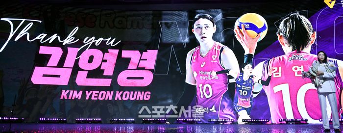 여자부 정규리그 MVP를 차지한 흥국생명 김연경이 14일 서울 서대문구 스위스 그랜드 호텔에서 열린 2024~2025 V-리그 시상식에서 소감을 밝히고 있다. 2025. 4. 14.최승섭기자 thunder@sportsseoul.com