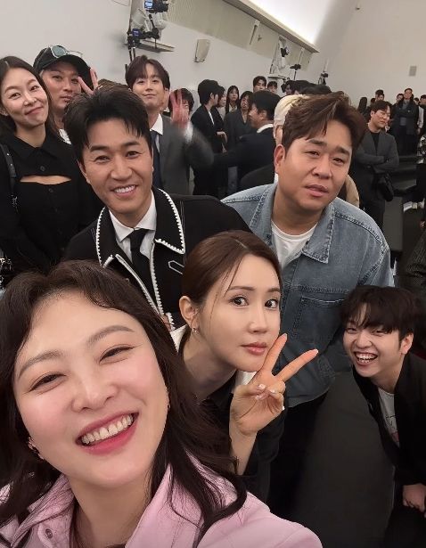 지난 12일 트로트 가수 은가은과 박현호에 참석한 셀럽들. 사진 | 심진화 SNS