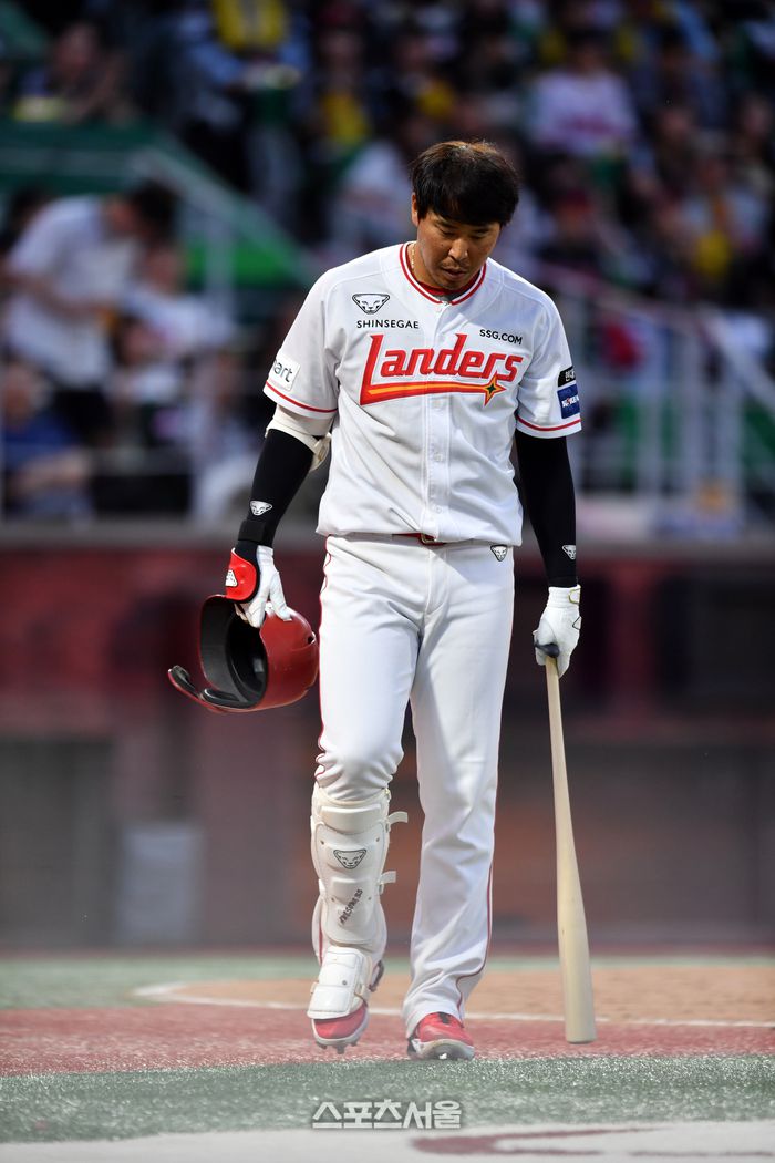 한유섬의 타격 슬럼프가 길어진다. 사진 | 스포츠서울 DB