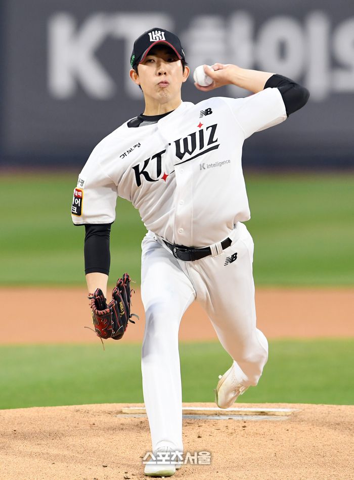 KT 오원석이 수원케이티위즈파크에서 열린 2025 KBO리그 두산과 경기에 선발 등판해 힘차게 공을 던지고 있다. 박진업 기자 upandup@sportsseoul.com