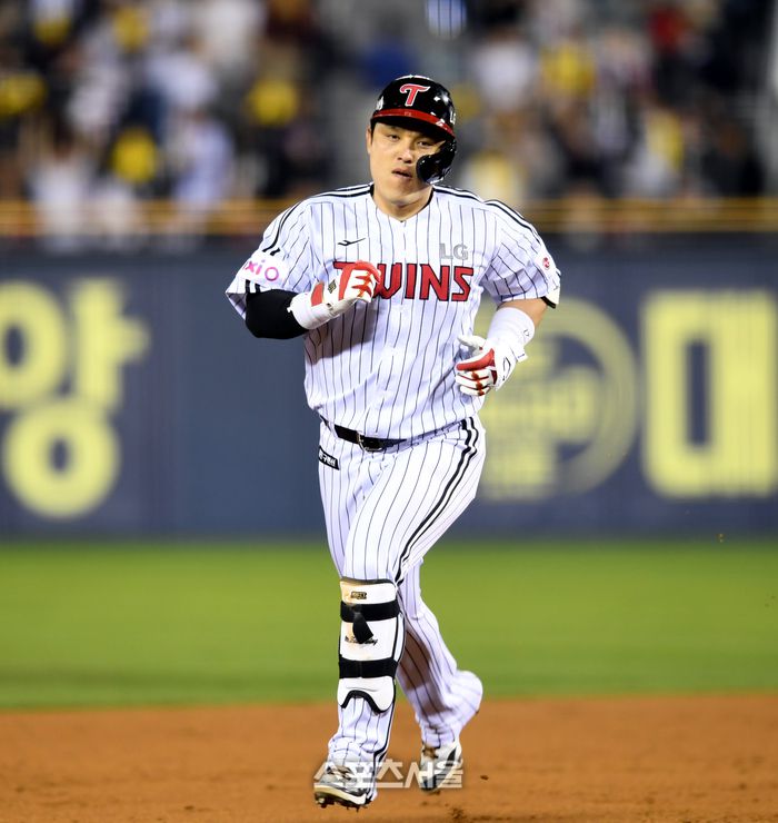 LG 박동원이 16일 잠실구장에서 열린 2025 KBO리그 삼성과 경기 5회말 무사1,2루 좌중월 홈런을 날린 후 그라운드를 돌고  있다. 잠실 | 최승섭기자 thunder@sportsseoul.com