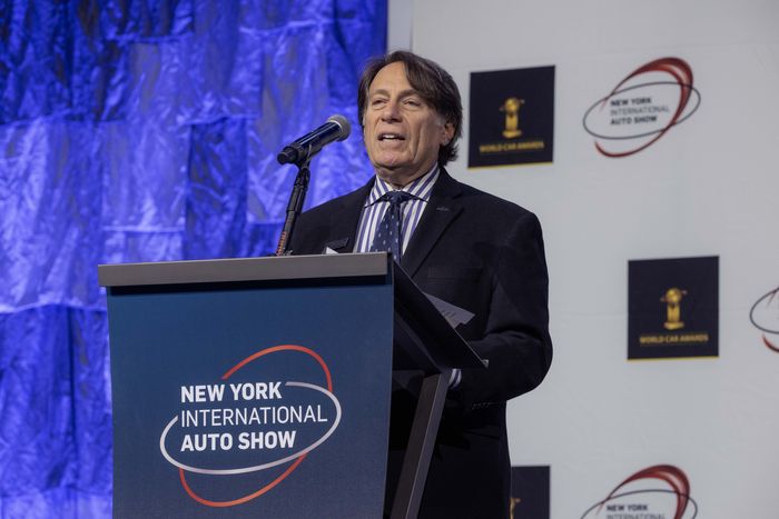 기아 스티븐 센터 미국법인 최고운영책임자(COO)가 세계 올해의 차 수상 소감을 발표하고 있다. 사진 | 현대차그룹