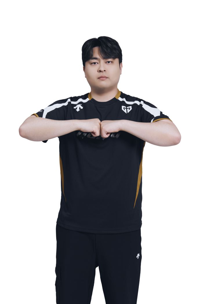 박세영이 21일 서울 잠실DN콜로세움에서 열린 2025 FC온라인 슈퍼 챔피언스 리그(FSL) C조 패자전서 이상민을 2-1로 제압하며 최종전에 올랐다. 최종전 상대는 ‘코르소’ 배재성. 사진 | 넥슨