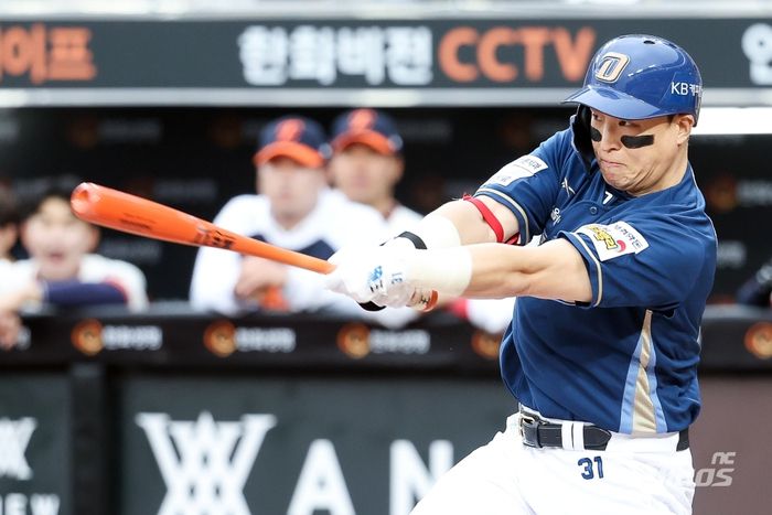 NC 손아섭이 19일 대전 한화생명 볼파크에서 열린 2025 KBO리그 한화전에서 안타를 치고 있다. 사진 | NC 다이노스