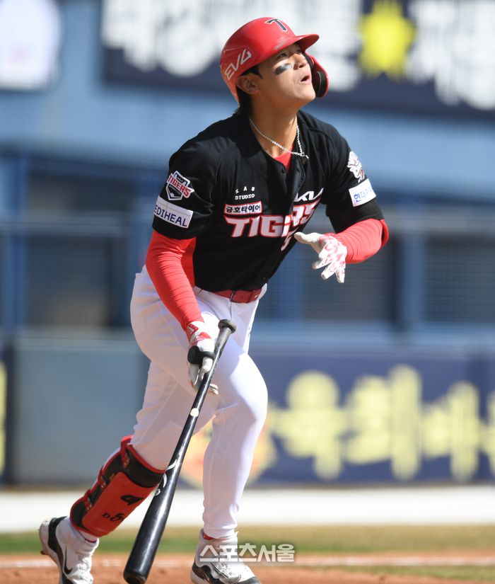 KIA 김도영이 잠실구장에서 열린 2025 KBO리그 시범경기 두산과 경기에서 타격하고 있다. 잠실 | 최승섭기자 thunder@sportsseoul.com
