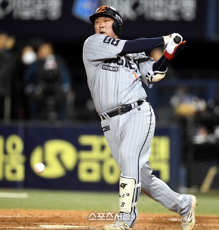 한화 안치홍이 잠실구장에서 열린 2025 KBO리그 LG와 경기에서 타격하고 있다. 잠실 | 최승섭기자 thunder@sportsseoul.com