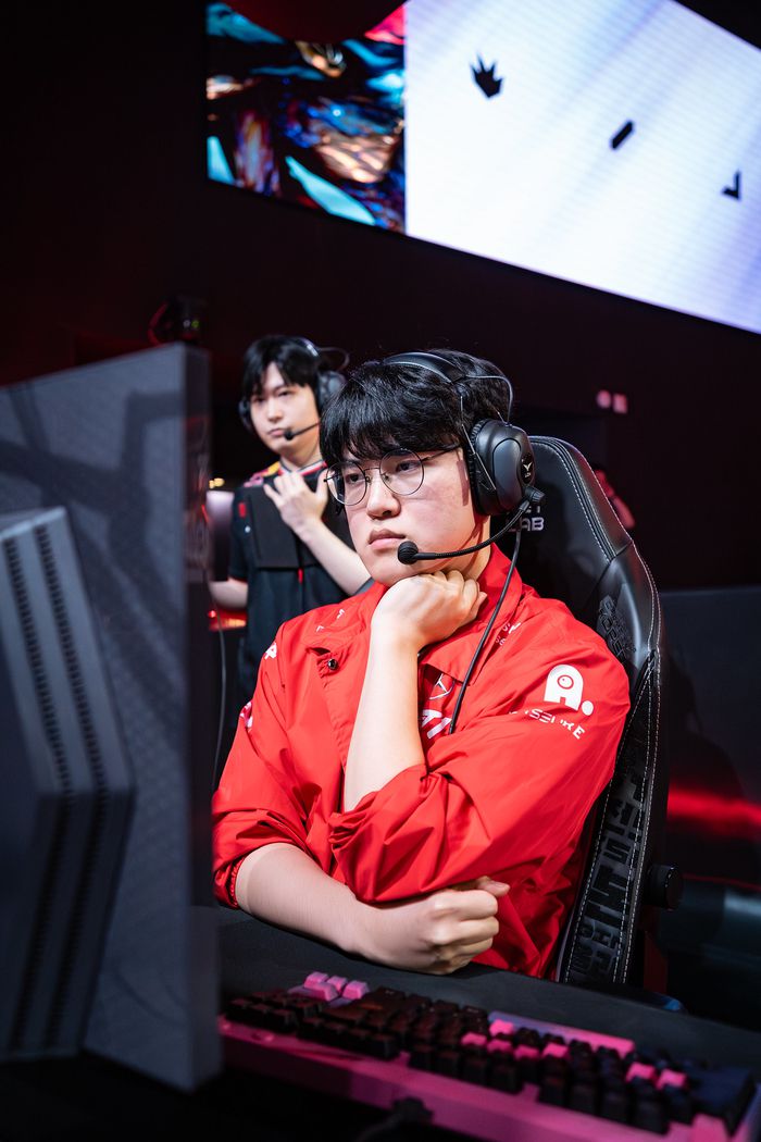 T1은 현재 ‘구마유시’ 이민형과 ‘스매쉬’ 신금재 주전 경쟁 등 이슈로 다소 어수선한 분위기다. 사진 | 라이엇 게임즈